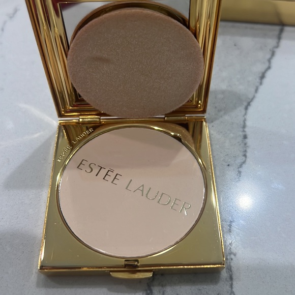 New! Estée Lauder compact - Picture 3 of 4